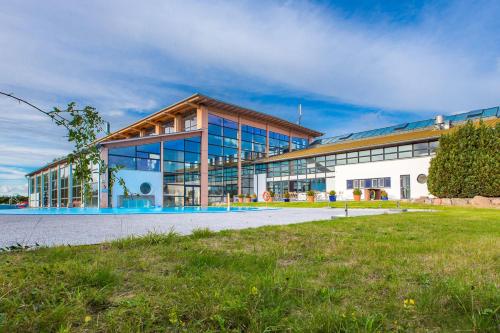 a large building with a lot of windows at Ferienwohnung Moin in Neddesitz