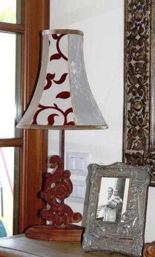 a lamp sitting on a table next to a picture at Donna Etrusca in Sutri