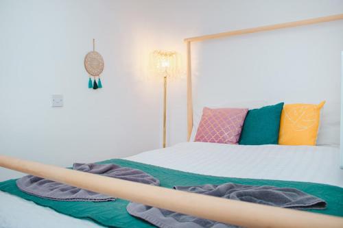 ein Schlafzimmer mit einem Bett mit einem Holzrahmen in der Unterkunft Modern Manor Loft in Liverpool