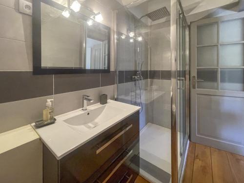 a bathroom with a sink and a shower at Maison Fontvieille in Fontvieille