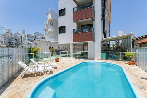 a swimming pool on the balcony of a building at Pousada Costão dos Ingleses in Florianópolis
