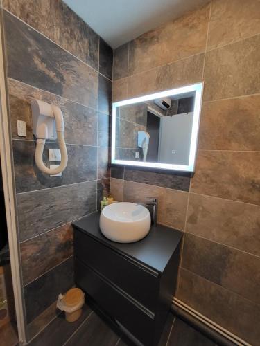 a bathroom with a sink and a mirror at Les Mélèzes in Saint-Chaffrey