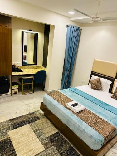 Una cama o camas en una habitación de Greens Elite-Business Class Hotel Near Chennai Central Railway Station