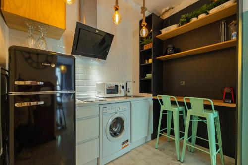 Dos de Mayo Loft by Valcambre