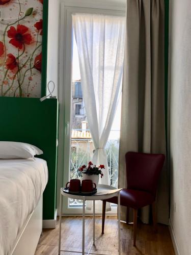 Una cama o camas en una habitación de DIMOR'A' ROOMS