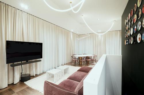 Televisyen dan/atau pusat hiburan di The Garden Suites by Suite030