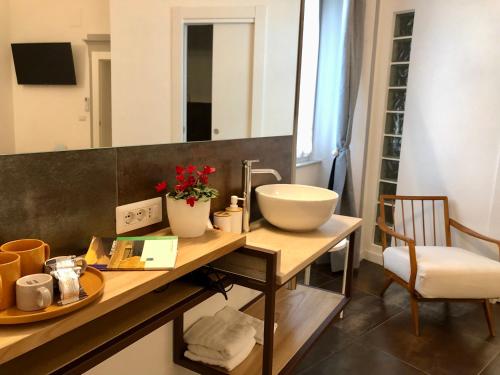 Un baño de DIMOR'A' ROOMS