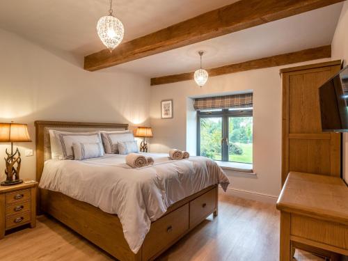 a bedroom with a large bed and a window at 4 bed in Monmouth 83768 in Saint Weonards