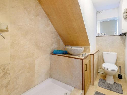 a bathroom with a toilet and a sink at 4 bed in Rutland Water 86556 in Empingham