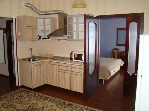 Köök või kööginurk majutusasutuses Eurasia Hotel