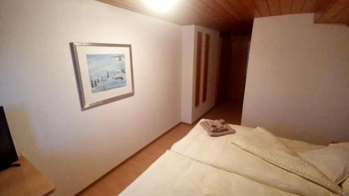 Una cama o camas en una habitación de il fiore Hotel Steinach SG