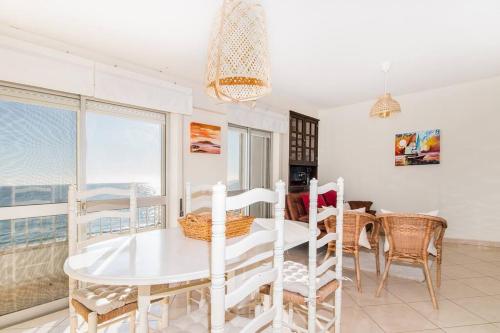 Sea Side Apartment by AlgarStays