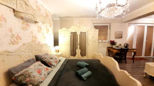 Katil atau katil-katil dalam bilik di Studio with Terrace Near Prague Airport