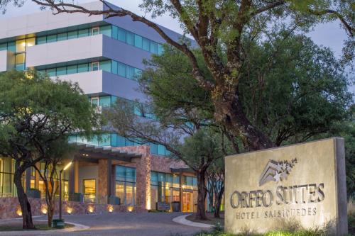 Bangunan di mana terletaknya hotel
