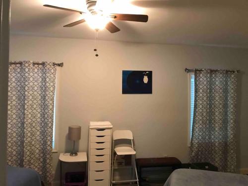 a room with a bed and a ceiling fan at CLARENDON,SUPRLOCATION,8ppl,PRIVATE,METRO,PARK in Arlington