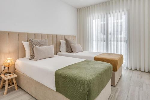 Sublime and Bright 2 BDR Apartment by LovelyStay