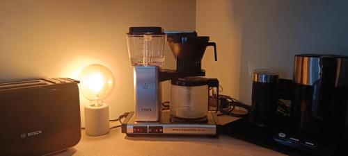 a blender sitting on a table next to a lamp at Fewo am Plöner See in Ascheberg