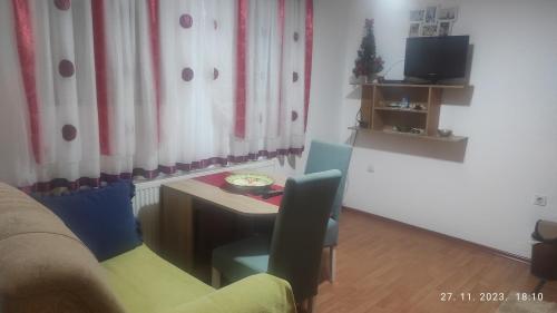 Televisyen dan/atau pusat hiburan di Apartman.nemanjica bb