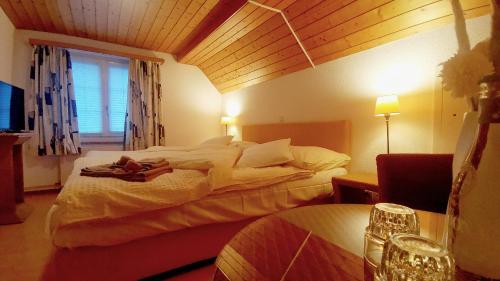 Una cama o camas en una habitación de il fiore Hotel Steinach SG