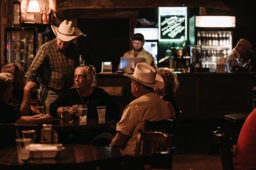 Επισκέπτες που μένουν στο The Historic Leakey Inn