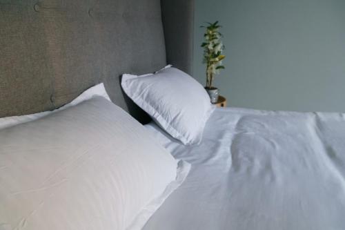 Ein Bett oder Betten in einem Zimmer der Unterkunft Loft.tbilisi on Freedom Square