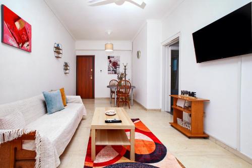 Renovated Central Apt-3min from Metro Station