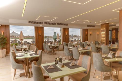 Restaurace v ubytování Nile Club hotel