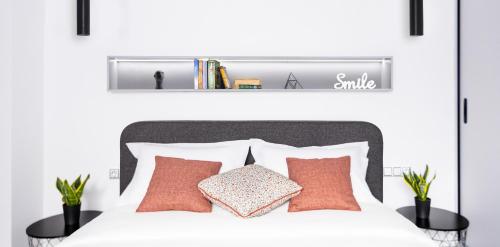 מיטה או מיטות בחדר ב-Ando’s Cozy Studio Apartment