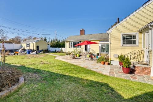 Κήπος έξω από το 1 Mi to Downtown Salem Studio with Fire Pit Access