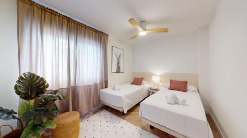 Katil atau katil-katil dalam bilik di Stylish apartment in Altea with AC and balcony