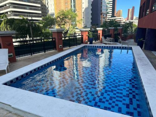 a swimming pool with blue tiles on a building at apartamento com vista para o mar in Fortaleza