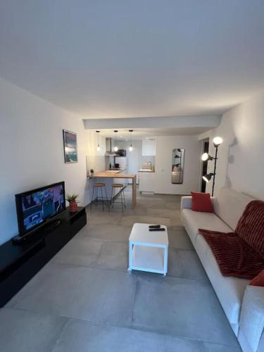 Studio proche plage et vieil Antibes + Parking