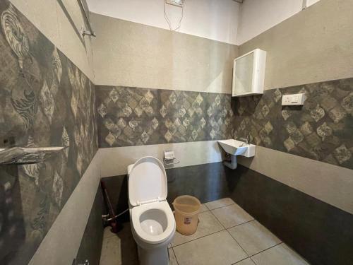 a bathroom with a toilet and a sink at Greens Vista Wayanad - Premium Homestay Near Natural Stream in Panamaram