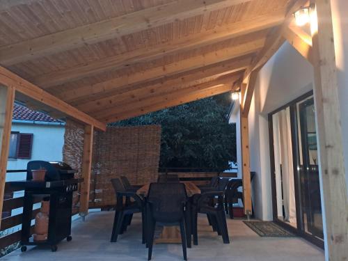 Kawasan patio atau luaran di Villa Si'Seta