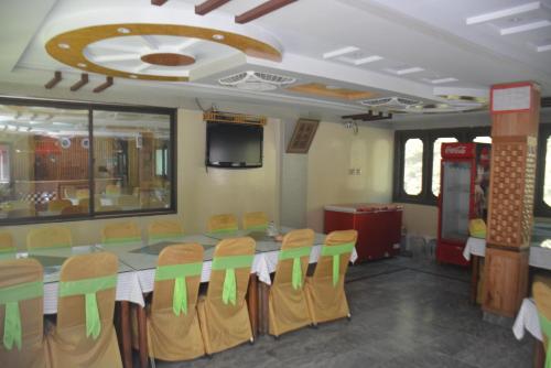 En restaurant eller et spisested på GVH&R, Mahandri, Kaghan