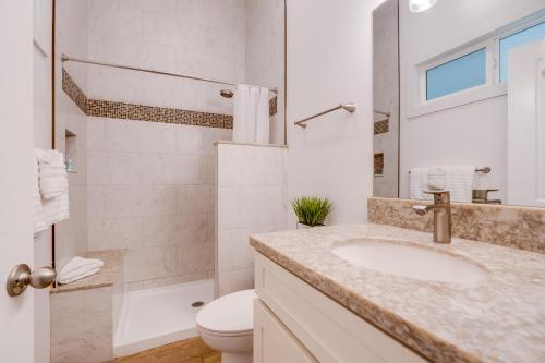 Koupelna v ubytování Unit 10 Maui Ohana Modern Studio