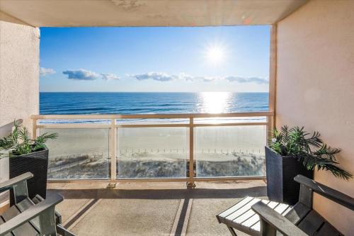 صورة لـ Oceanfront 2 Bedroom Modern Beach Condo w Pool في آوشين سيتي