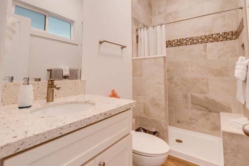 a bathroom with a sink and a toilet and a shower at Unit 9 Maui Ohana Modern Studio in Wailuku