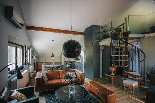 The Loft / Hill View Modern Apartment