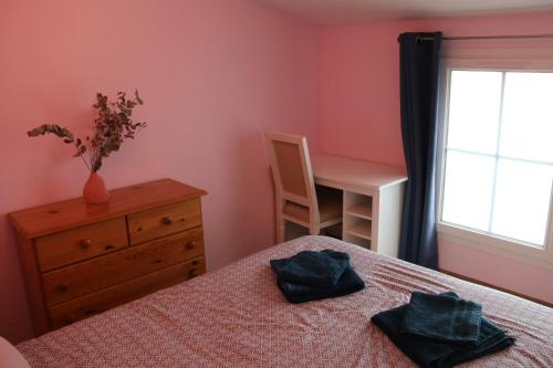 a bedroom with a bed and a desk and a window at Maison au calme 2 chambres centre de Caen in Caen