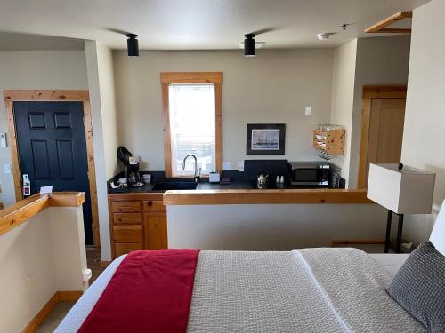 a kitchen with a bed and a sink in a room at BOATYARRD Inn # 9 in Langley