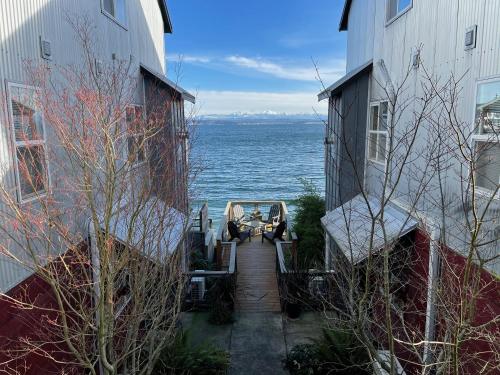 a view of the ocean from between two buildings at BOATYARRD Inn # 9 in Langley