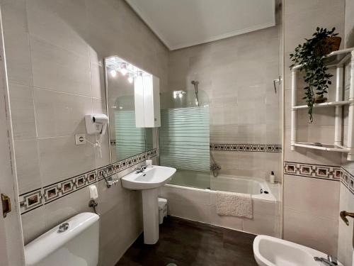 Apartamento Castilla 30 - Parking Publico Gratuito