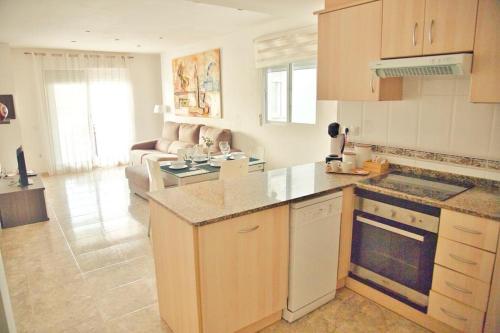 Kuchyň nebo kuchyňský kout v ubytování Apartamento Playa Xilxes