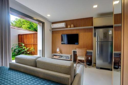 Uma TV ou centro de entretenimento em Estilo Itacaré best location