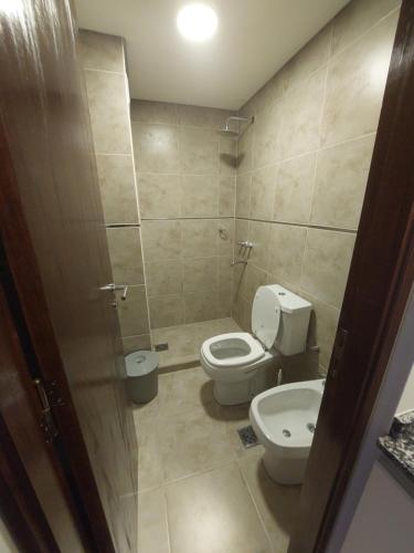 a bathroom with a toilet and a sink at VENETO VILLAGE MR in Villa Parque Siquiman