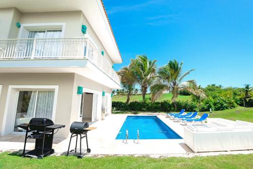 Bazén v ubytování Private Iberosta Villa Fortuna - 4BDR, Pool & Private Beach nebo v jeho okolí
