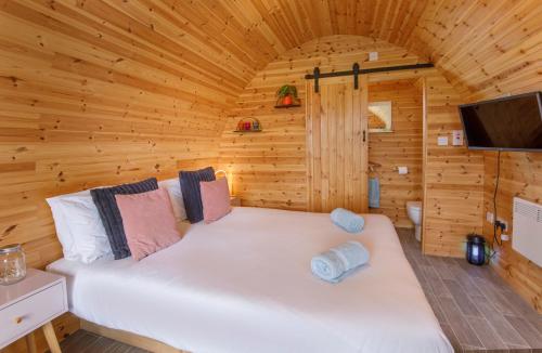 Little Meadow Pods with Hot Tub photo 20