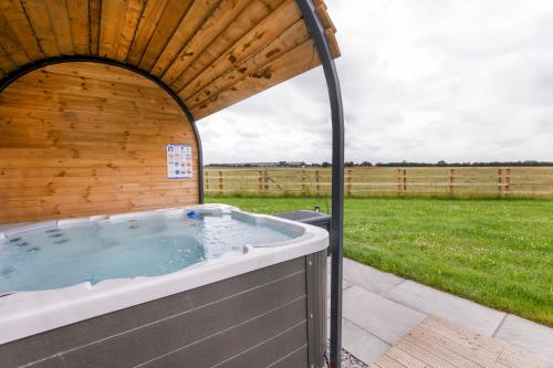 Little Meadow Pods with Hot Tub photo 19