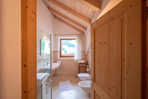 a bathroom with two toilets and a sink at Messnerhof, Durnholz in Valdurna